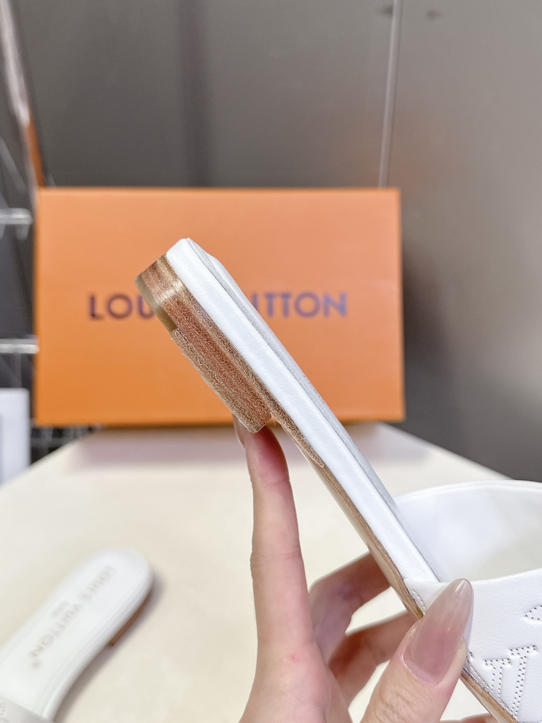 Louis Vuitton 路易威登春夏最新款时装鞋 春夏秀场出镜率最高的一款单品 超多名模上脚 简约大