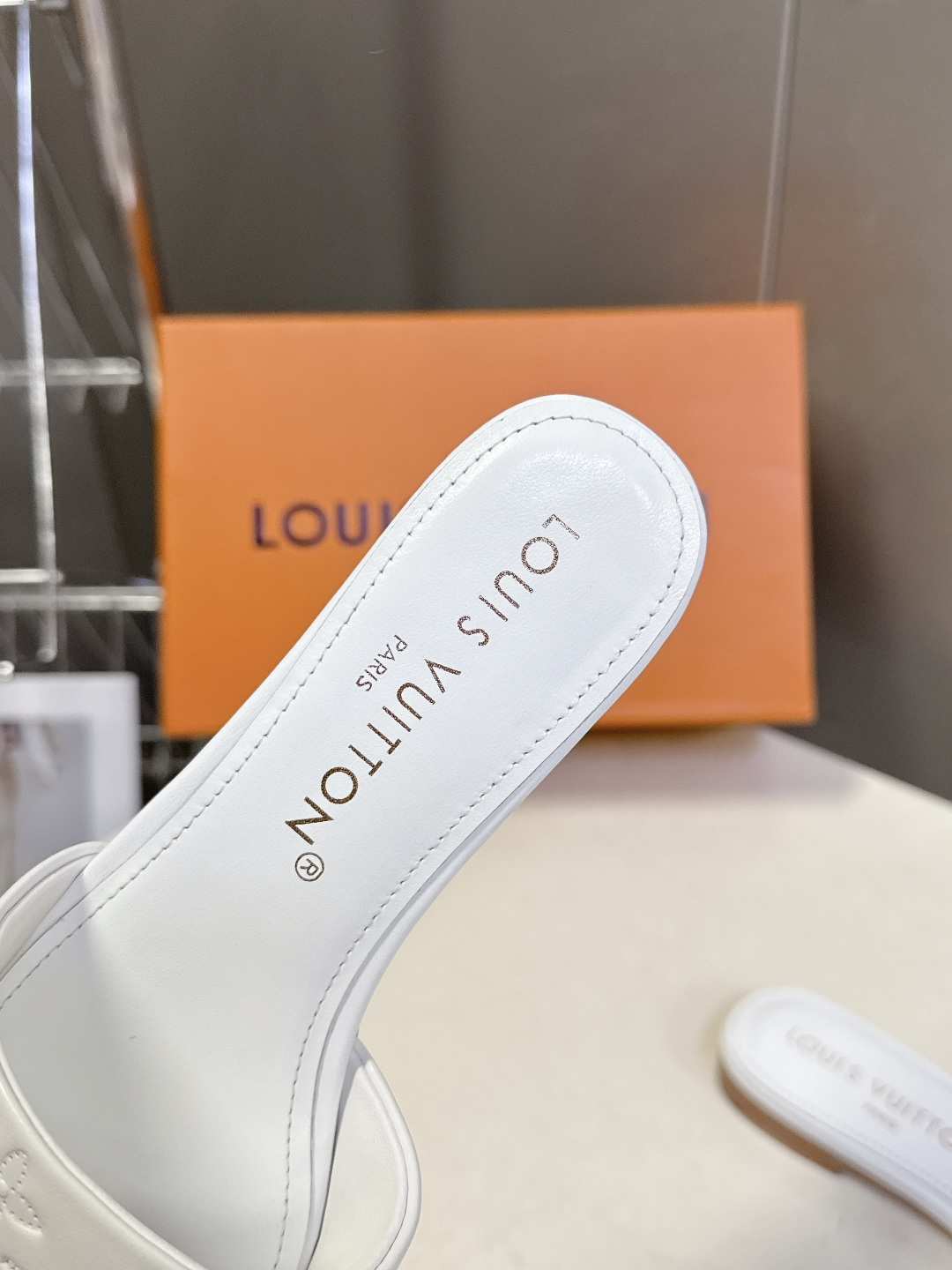 Louis Vuitton 路易威登春夏最新款时装鞋 春夏秀场出镜率最高的一款单品 超多名模上脚 简约大