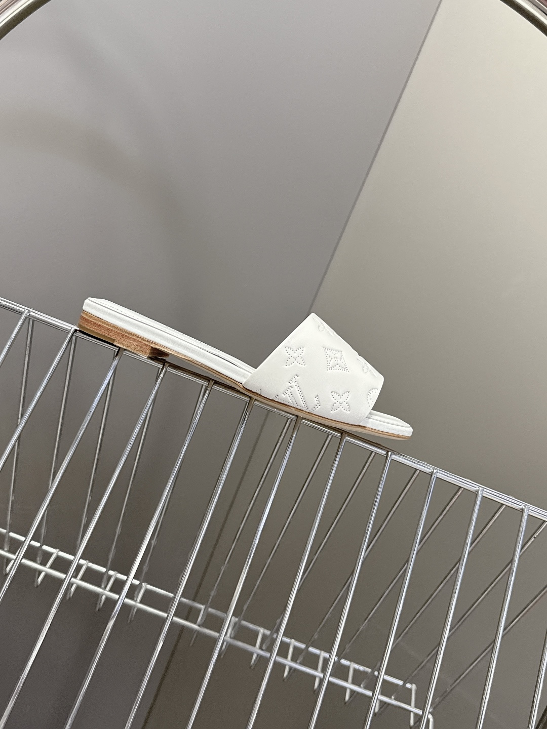 Louis Vuitton 路易威登春夏最新款时装鞋 春夏秀场出镜率最高的一款单品 超多名模上脚 简约大