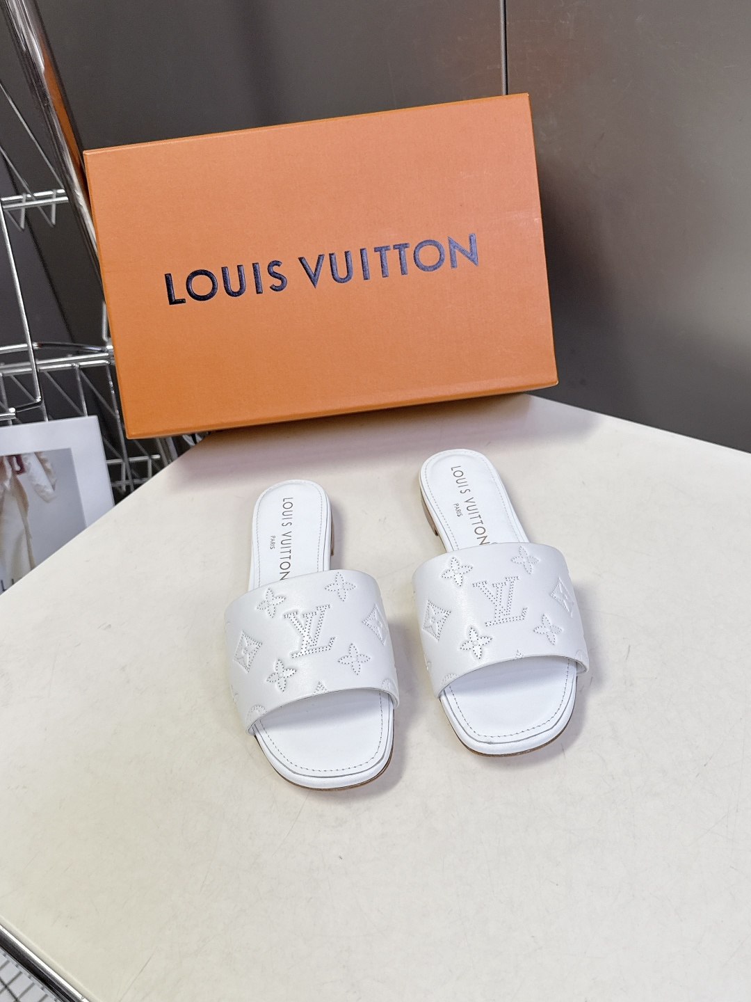Louis Vuitton 路易威登春夏最新款时装鞋 春夏秀场出镜率最高的一款单品 超多名模上脚 简约大
