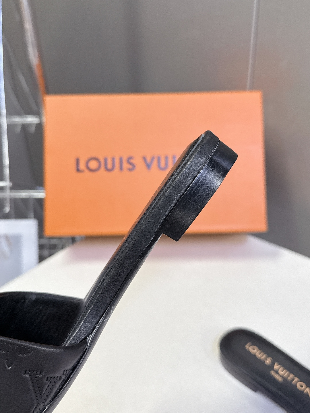 Louis Vuitton 路易威登春夏最新款时装鞋 春夏秀场出镜率最高的一款单品 超多名模上脚 简约大