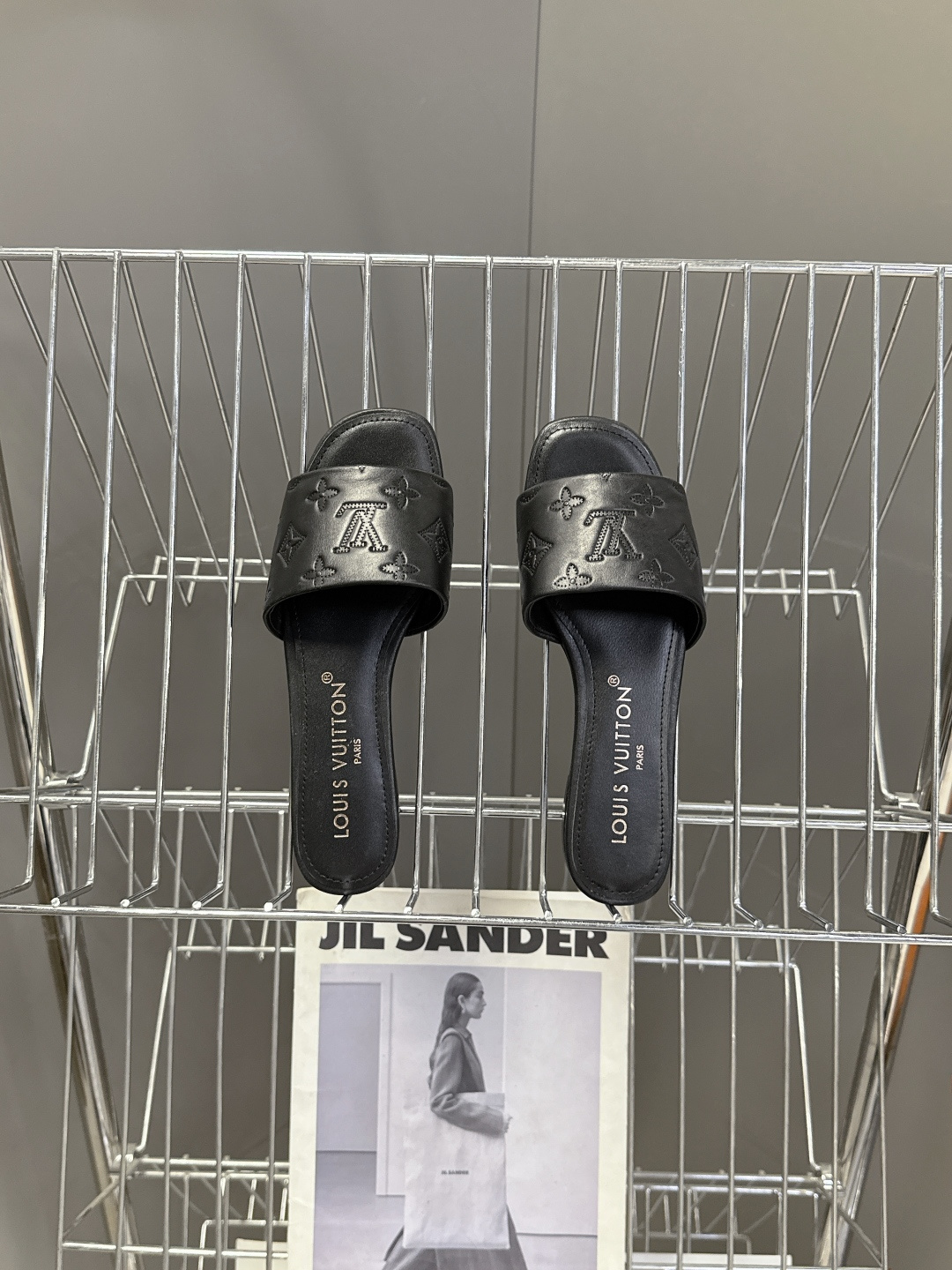 Louis Vuitton 路易威登春夏最新款时装鞋 春夏秀场出镜率最高的一款单品 超多名模上脚 简约大