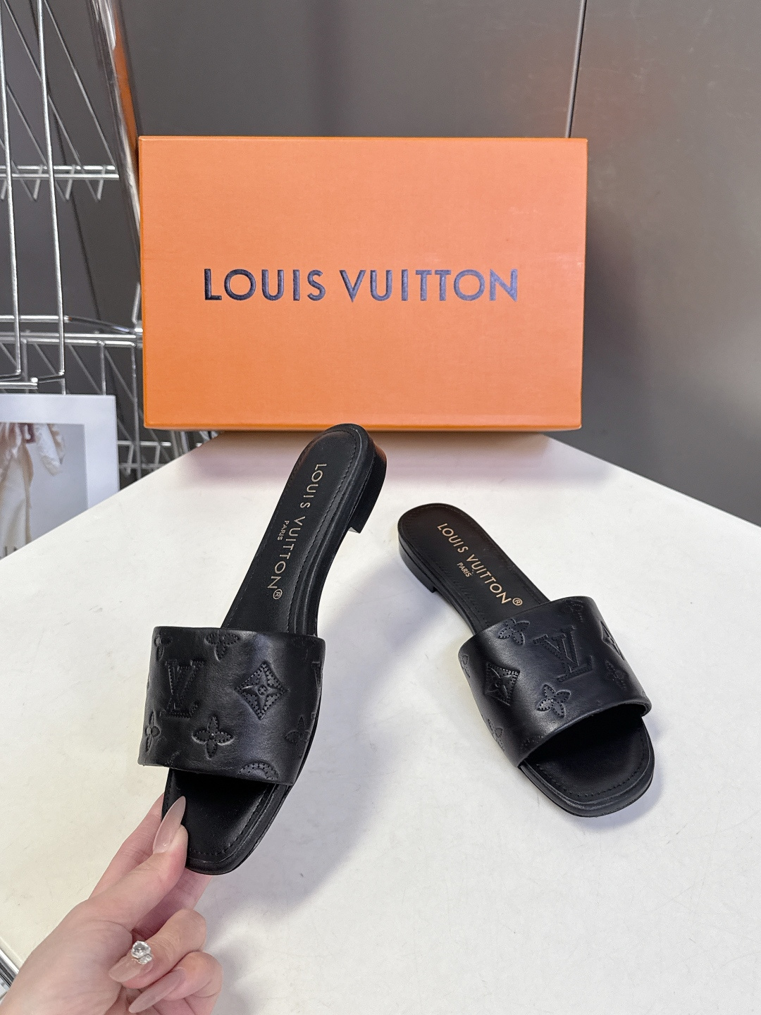 Louis Vuitton 路易威登春夏最新款时装鞋 春夏秀场出镜率最高的一款单品 超多名模上脚 简约大