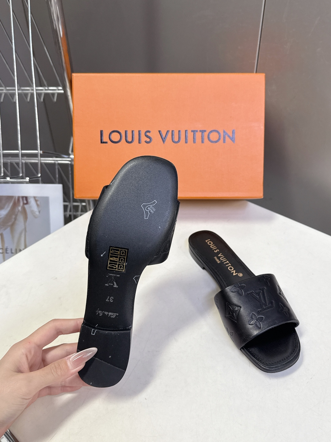Louis Vuitton 路易威登春夏最新款时装鞋 春夏秀场出镜率最高的一款单品 超多名模上脚 简约大