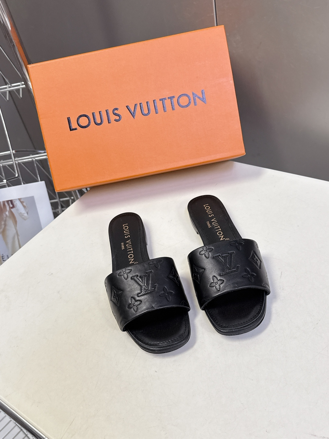 Louis Vuitton 路易威登春夏最新款时装鞋 春夏秀场出镜率最高的一款单品 超多名模上脚 简约大