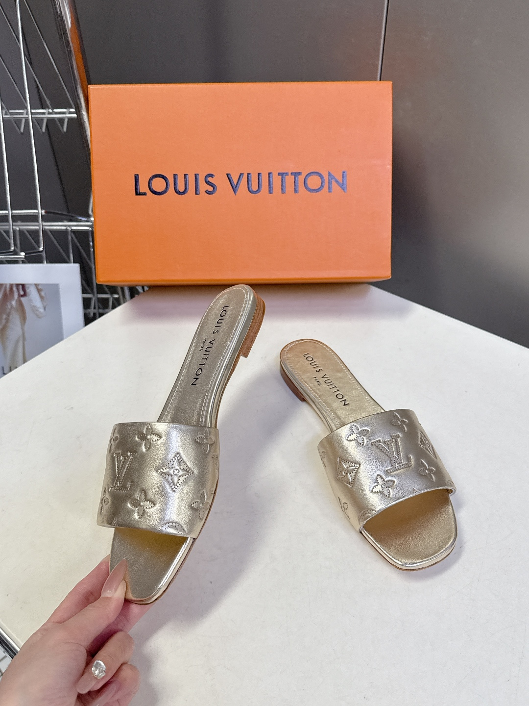 Louis Vuitton 路易威登春夏最新款时装鞋 春夏秀场出镜率最高的一款单品 超多名模上脚 简约大