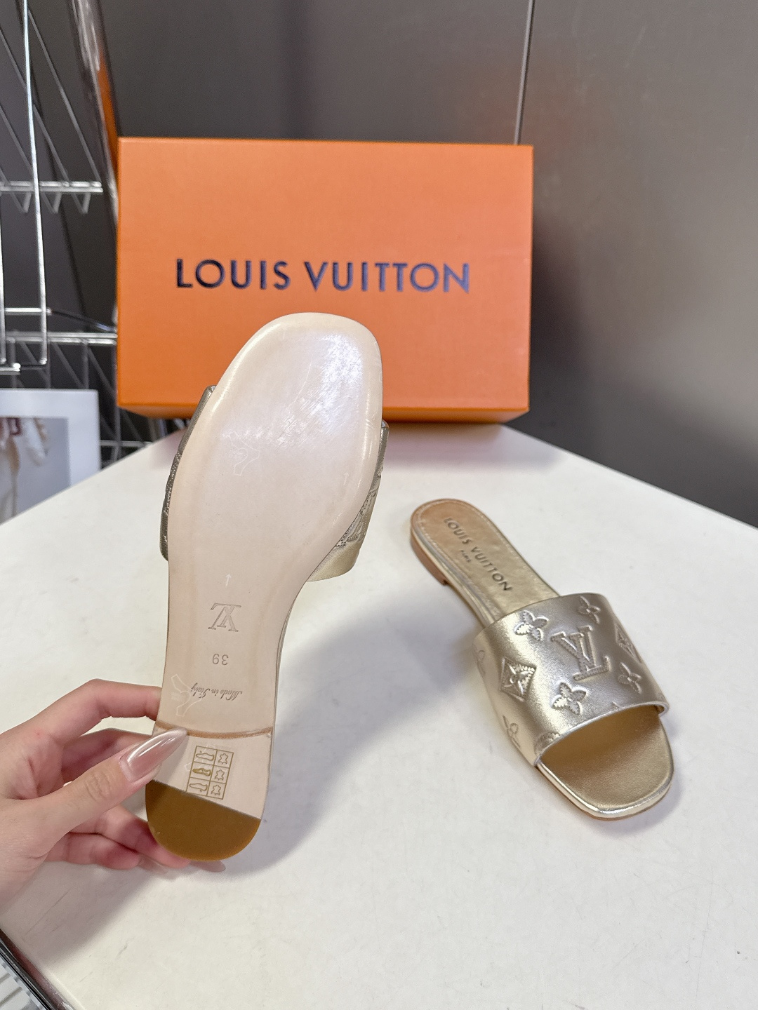 Louis Vuitton 路易威登春夏最新款时装鞋 春夏秀场出镜率最高的一款单品 超多名模上脚 简约大