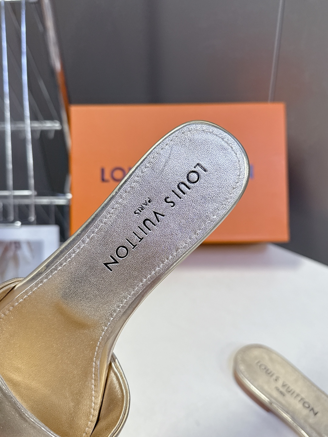 Louis Vuitton 路易威登春夏最新款时装鞋 春夏秀场出镜率最高的一款单品 超多名模上脚 简约大