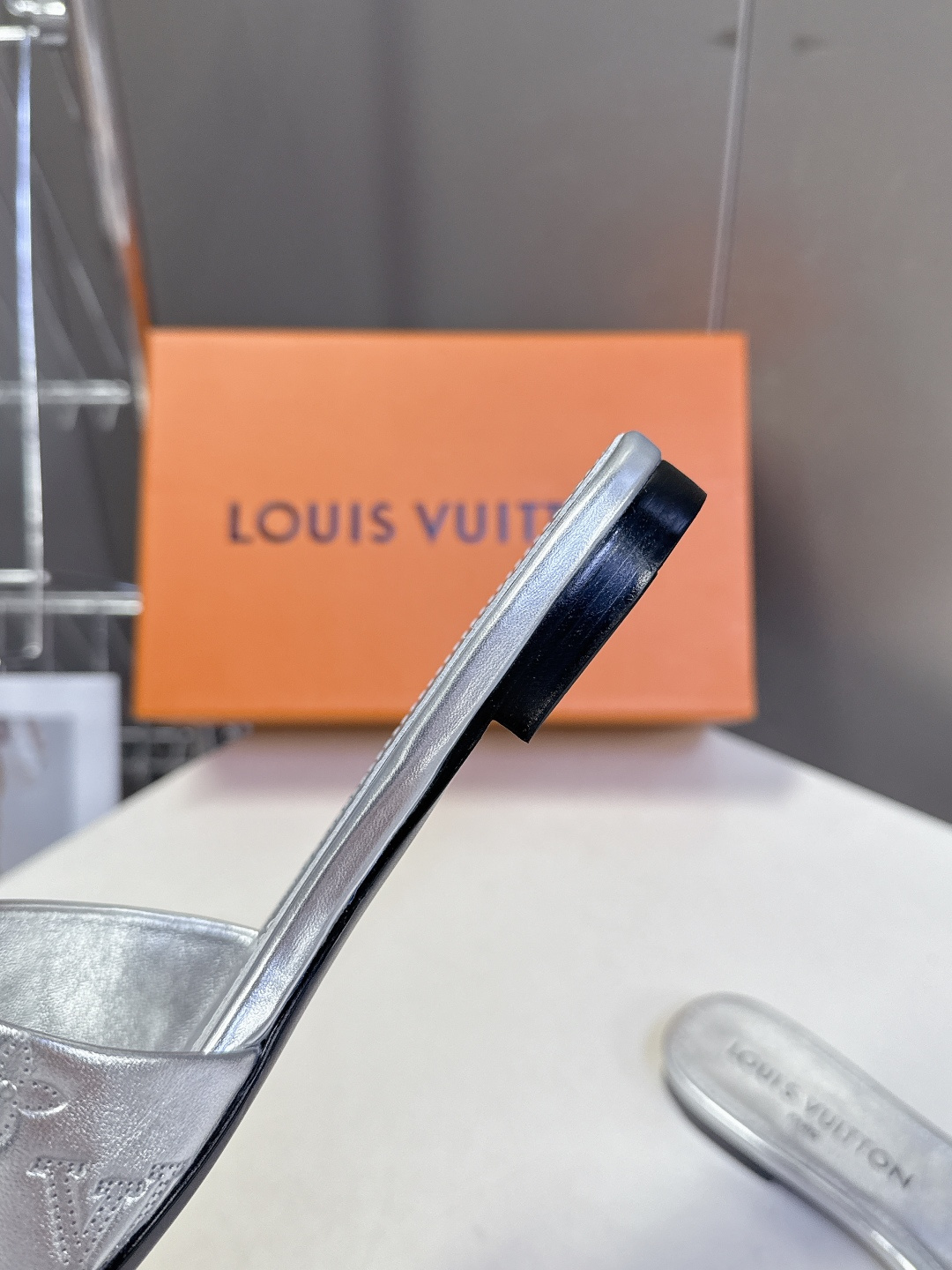 Louis Vuitton 路易威登春夏最新款时装鞋 春夏秀场出镜率最高的一款单品 超多名模上脚 简约大