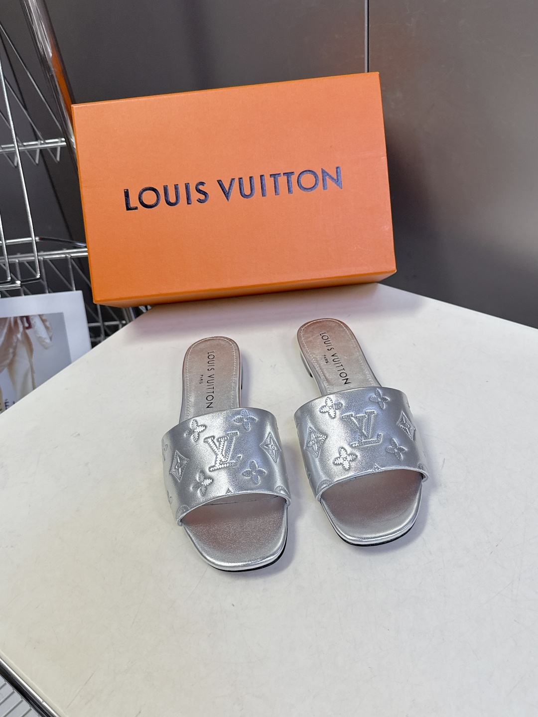 Louis Vuitton 路易威登春夏最新款时装鞋 春夏秀场出镜率最高的一款单品 超多名模上脚 简约大