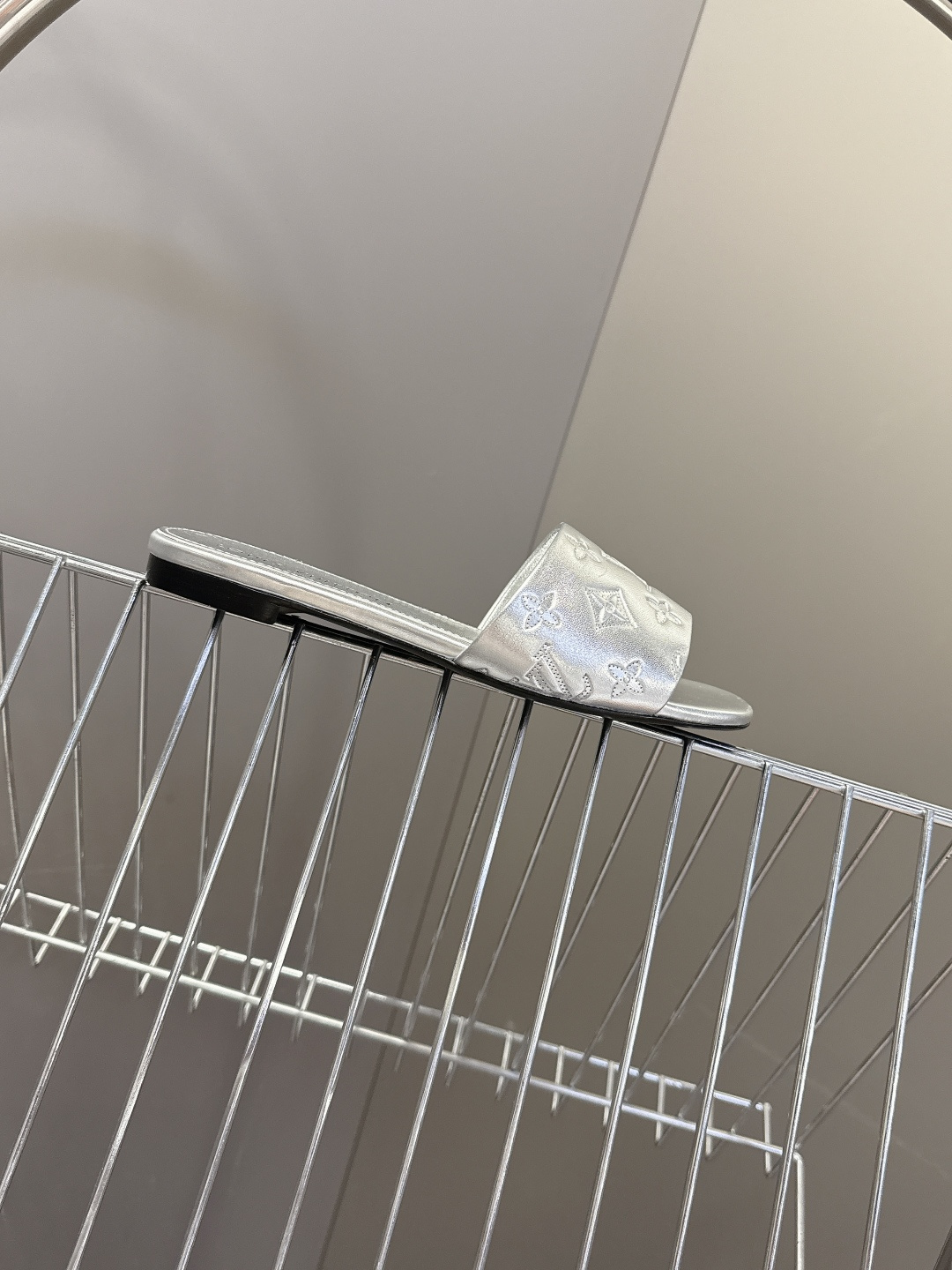 Louis Vuitton 路易威登春夏最新款时装鞋 春夏秀场出镜率最高的一款单品 超多名模上脚 简约大