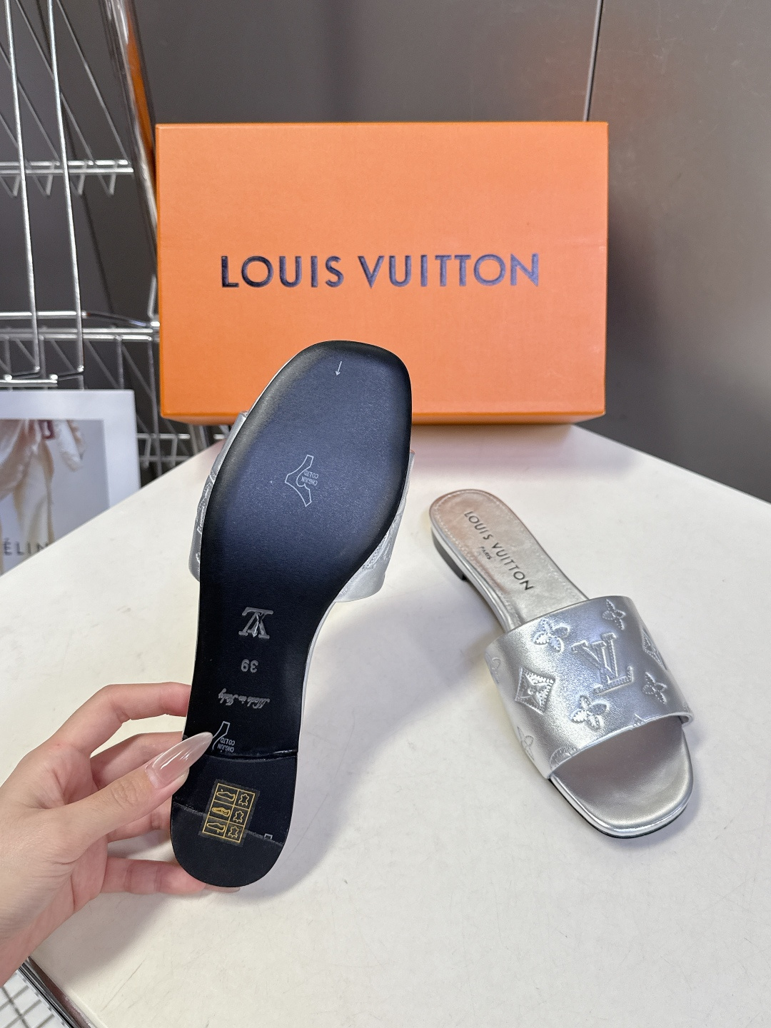 Louis Vuitton 路易威登春夏最新款时装鞋 春夏秀场出镜率最高的一款单品 超多名模上脚 简约大