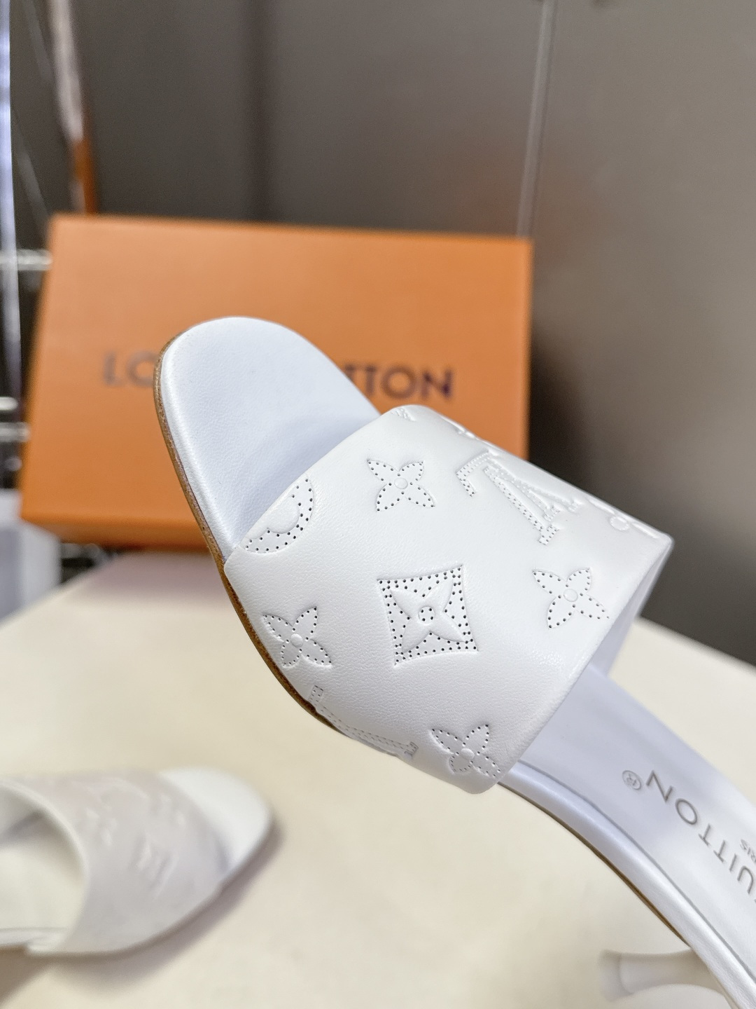 Louis Vuitton 路易威登春夏最新款时装鞋 春夏秀场出镜率最高的一款单品 超多名模上脚 简约大