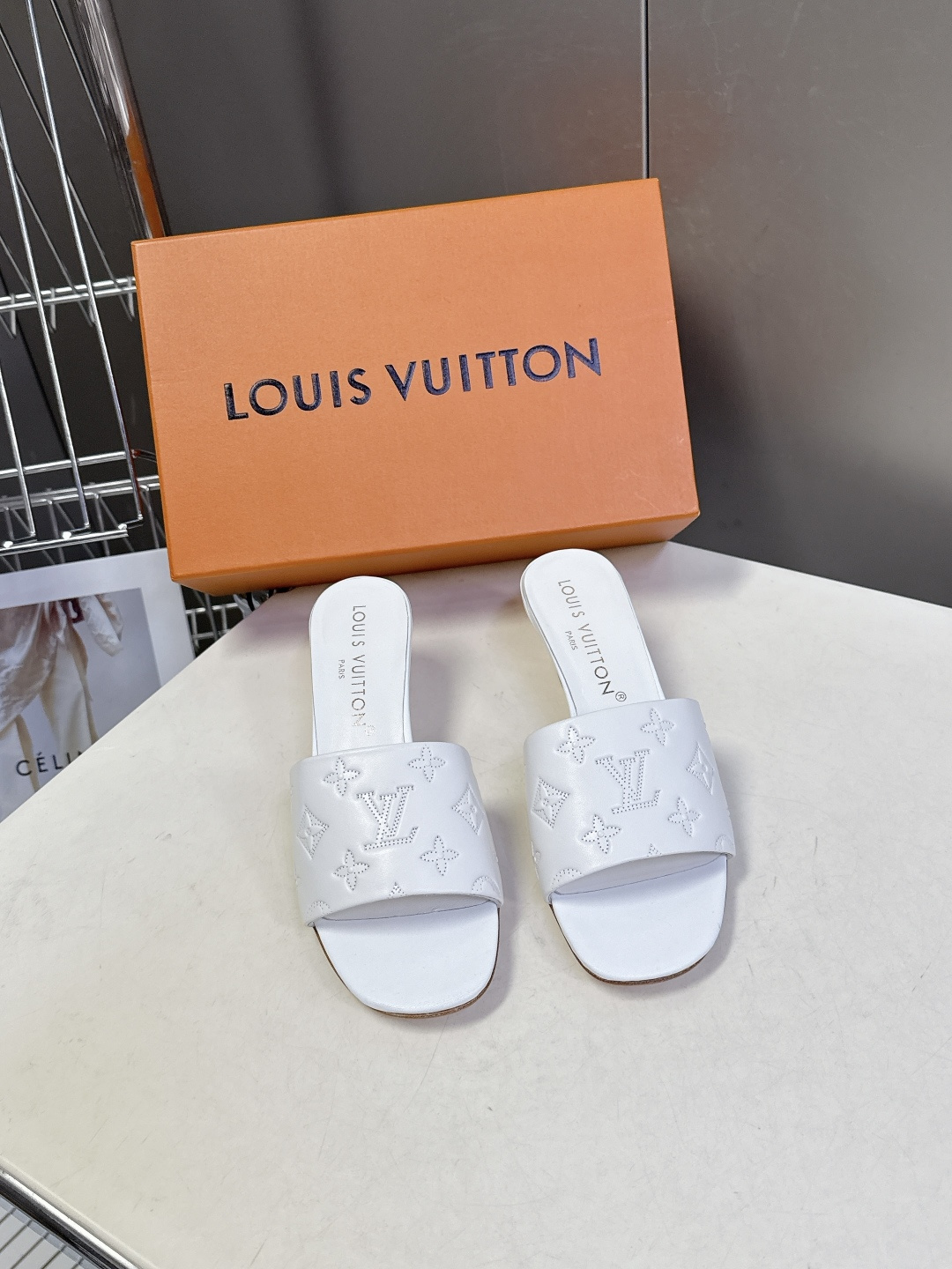 Louis Vuitton 路易威登春夏最新款时装鞋 春夏秀场出镜率最高的一款单品 超多名模上脚 简约大