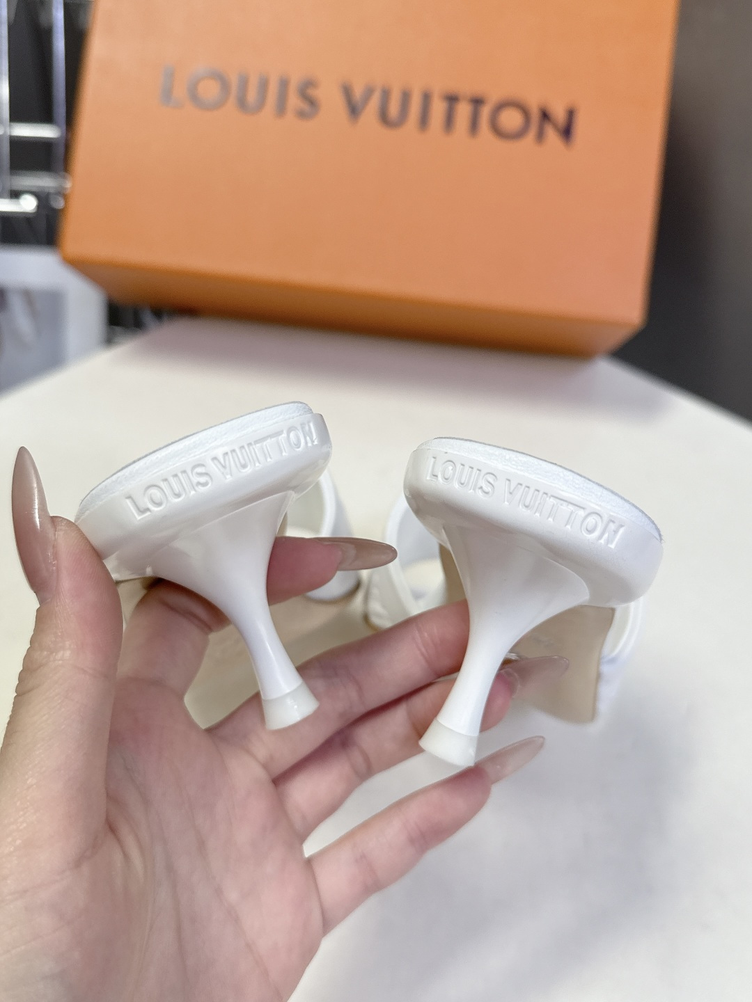 Louis Vuitton 路易威登春夏最新款时装鞋 春夏秀场出镜率最高的一款单品 超多名模上脚 简约大