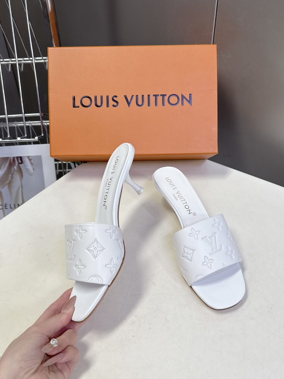 Louis Vuitton 路易威登春夏最新款时装鞋 春夏秀场出镜率最高的一款单品 超多名模上脚 简约大