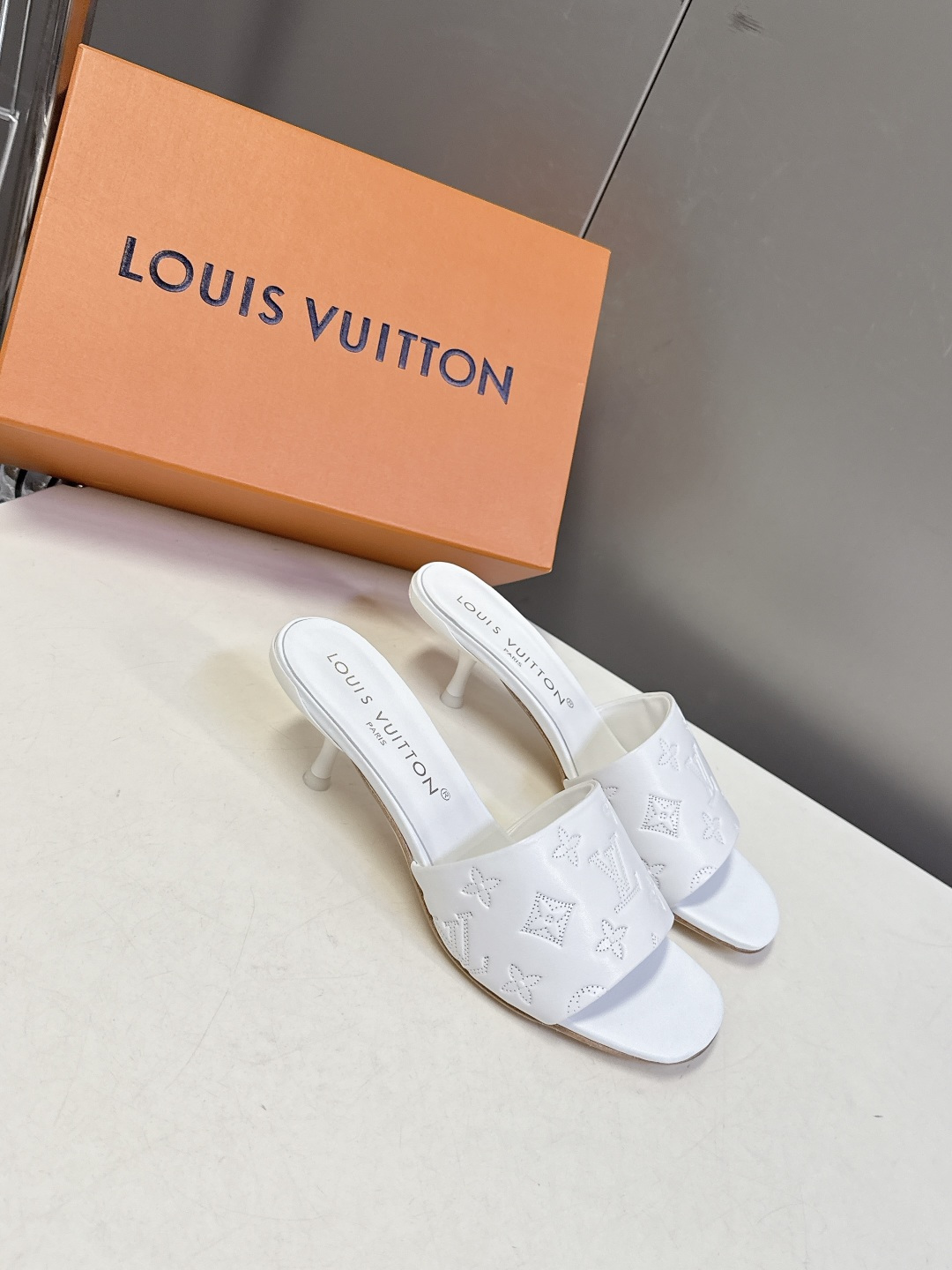 Louis Vuitton 路易威登春夏最新款时装鞋 春夏秀场出镜率最高的一款单品 超多名模上脚 简约大