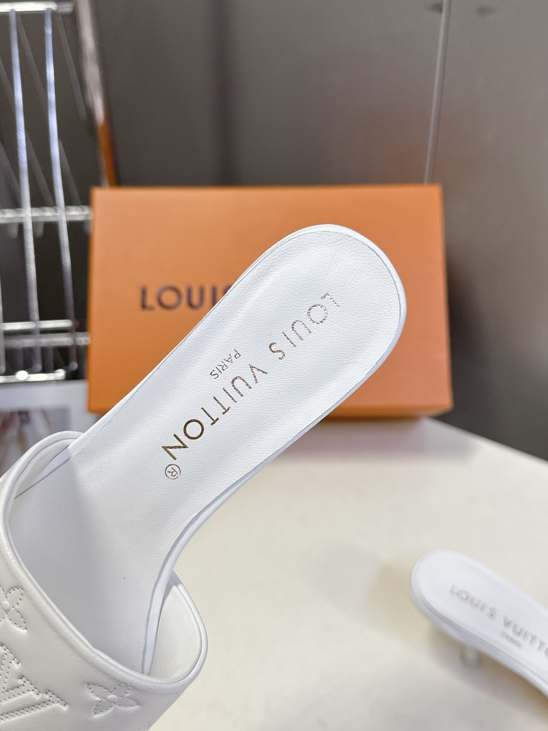 Louis Vuitton 路易威登春夏最新款时装鞋 春夏秀场出镜率最高的一款单品 超多名模上脚 简约大