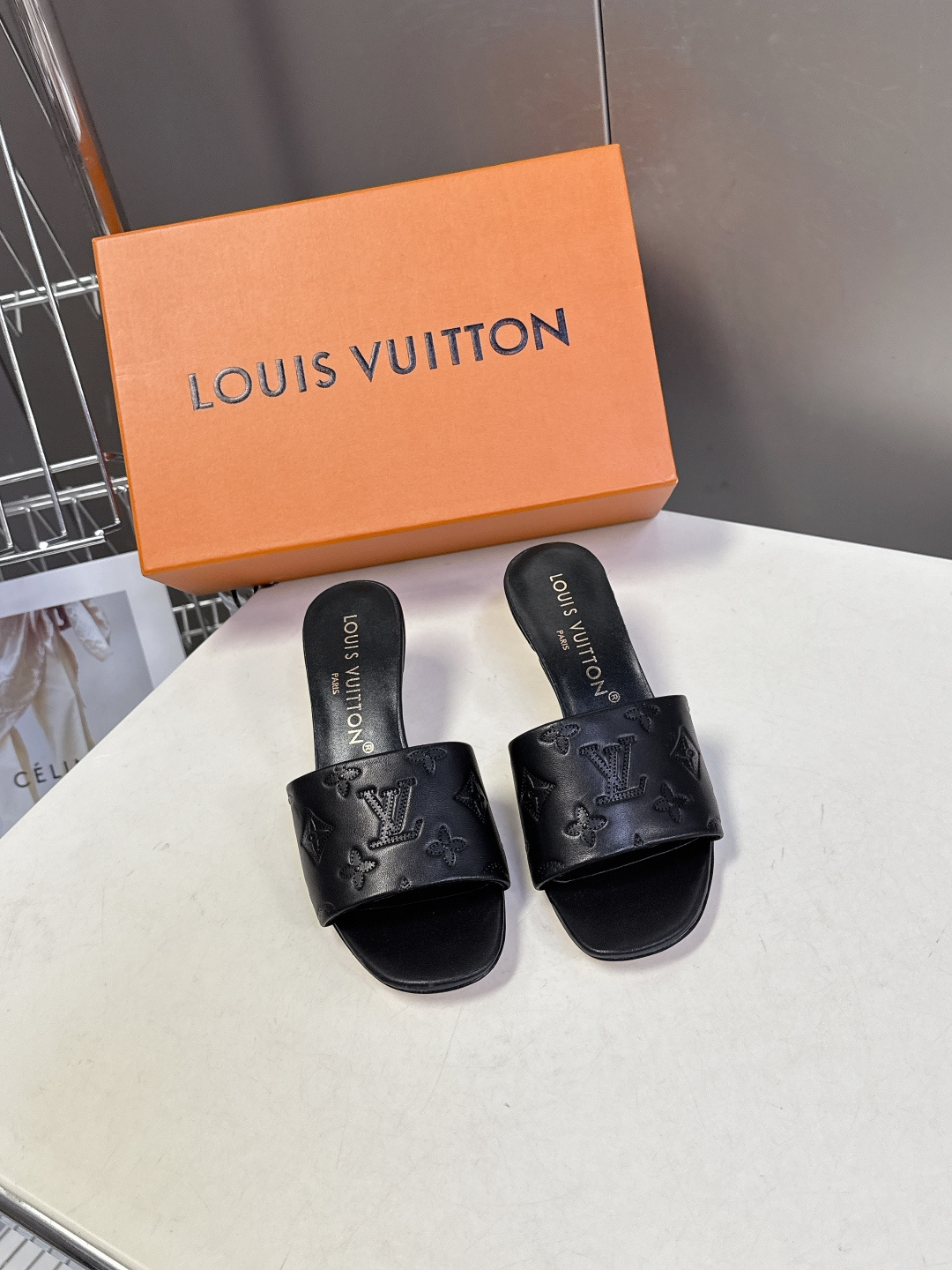 Louis Vuitton 路易威登春夏最新款时装鞋 春夏秀场出镜率最高的一款单品 超多名模上脚 简约大