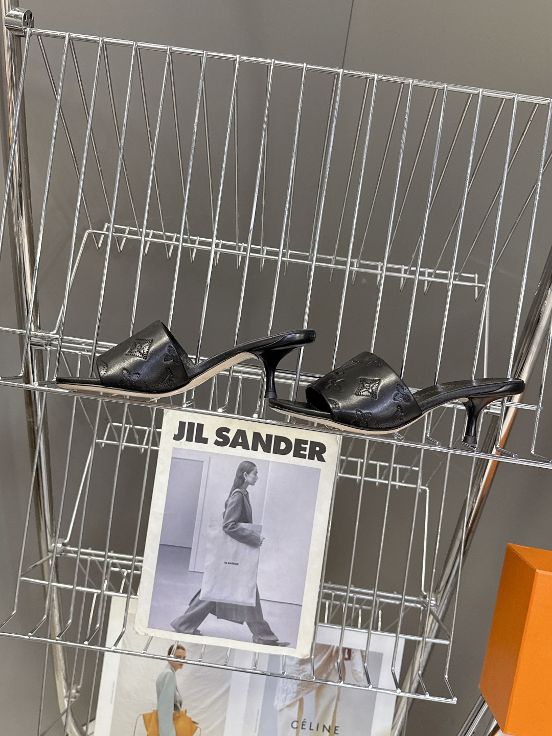 Louis Vuitton 路易威登春夏最新款时装鞋 春夏秀场出镜率最高的一款单品 超多名模上脚 简约大