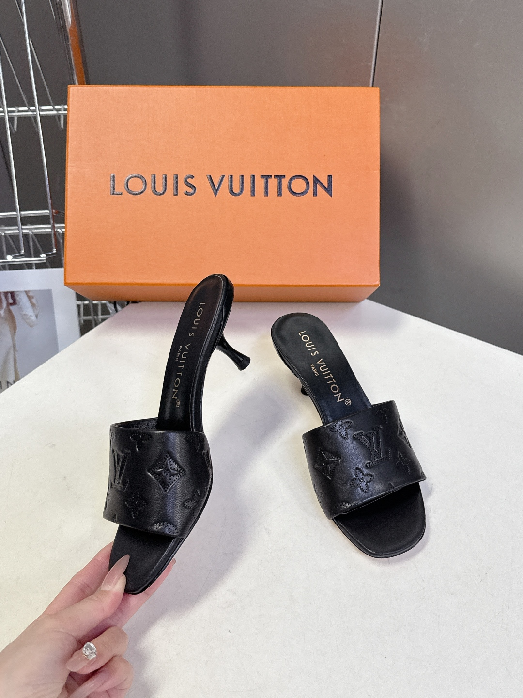 Louis Vuitton 路易威登春夏最新款时装鞋 春夏秀场出镜率最高的一款单品 超多名模上脚 简约大