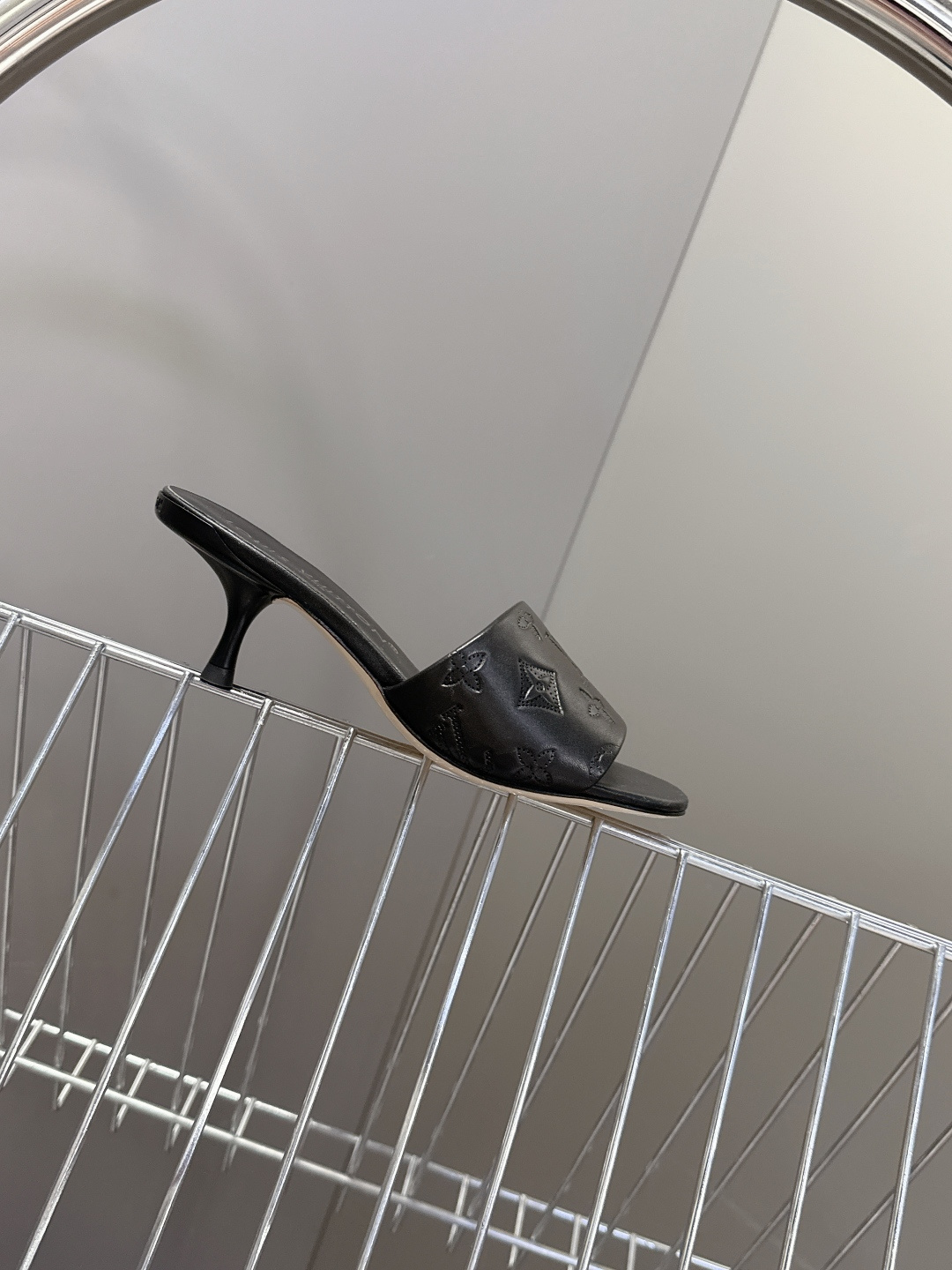 Louis Vuitton 路易威登春夏最新款时装鞋 春夏秀场出镜率最高的一款单品 超多名模上脚 简约大