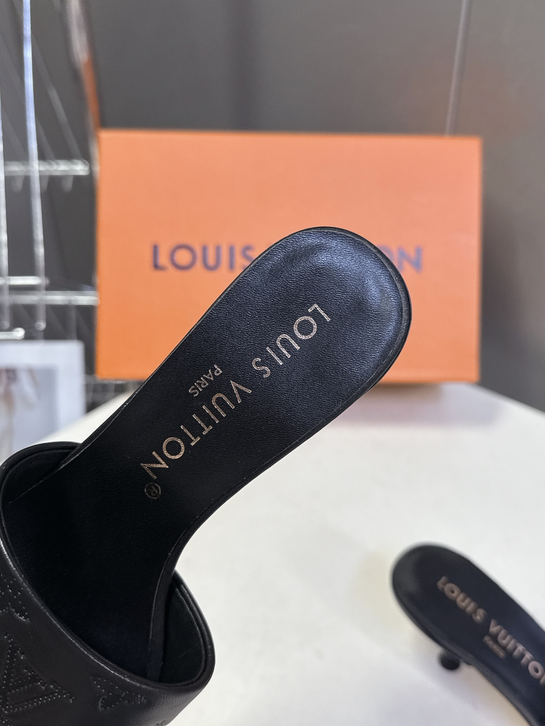 Louis Vuitton 路易威登春夏最新款时装鞋 春夏秀场出镜率最高的一款单品 超多名模上脚 简约大