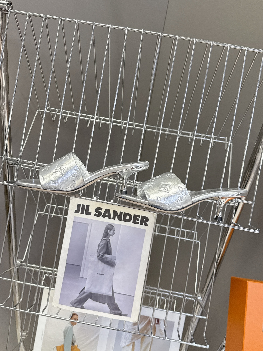 Louis Vuitton 路易威登春夏最新款时装鞋 春夏秀场出镜率最高的一款单品 超多名模上脚 简约大