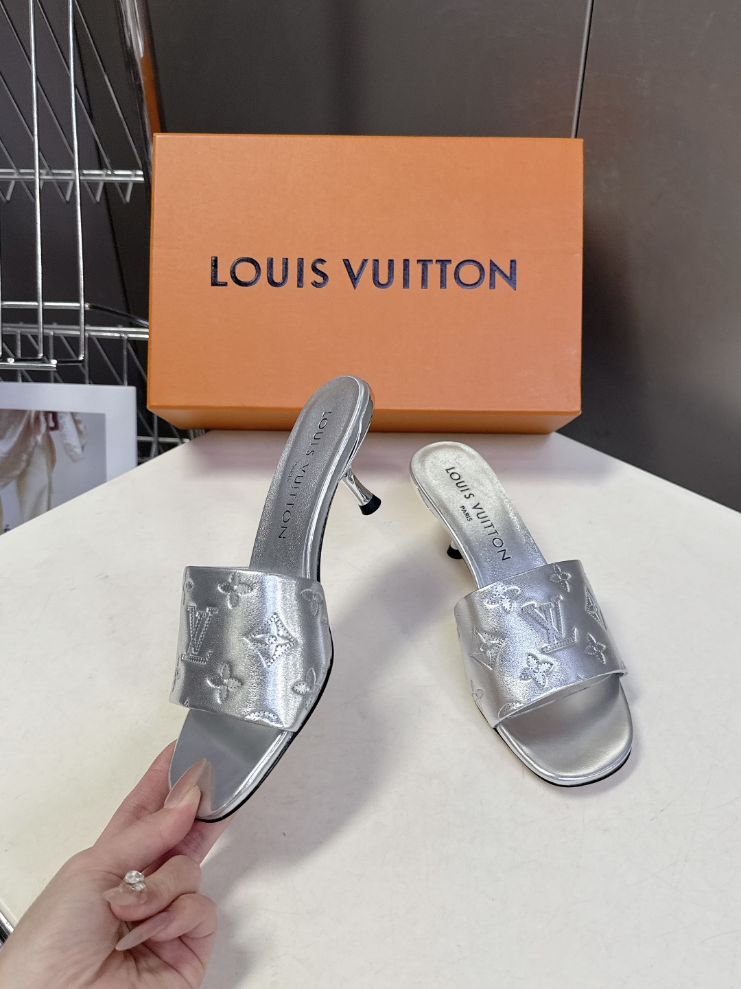 Louis Vuitton 路易威登春夏最新款时装鞋 春夏秀场出镜率最高的一款单品 超多名模上脚 简约大