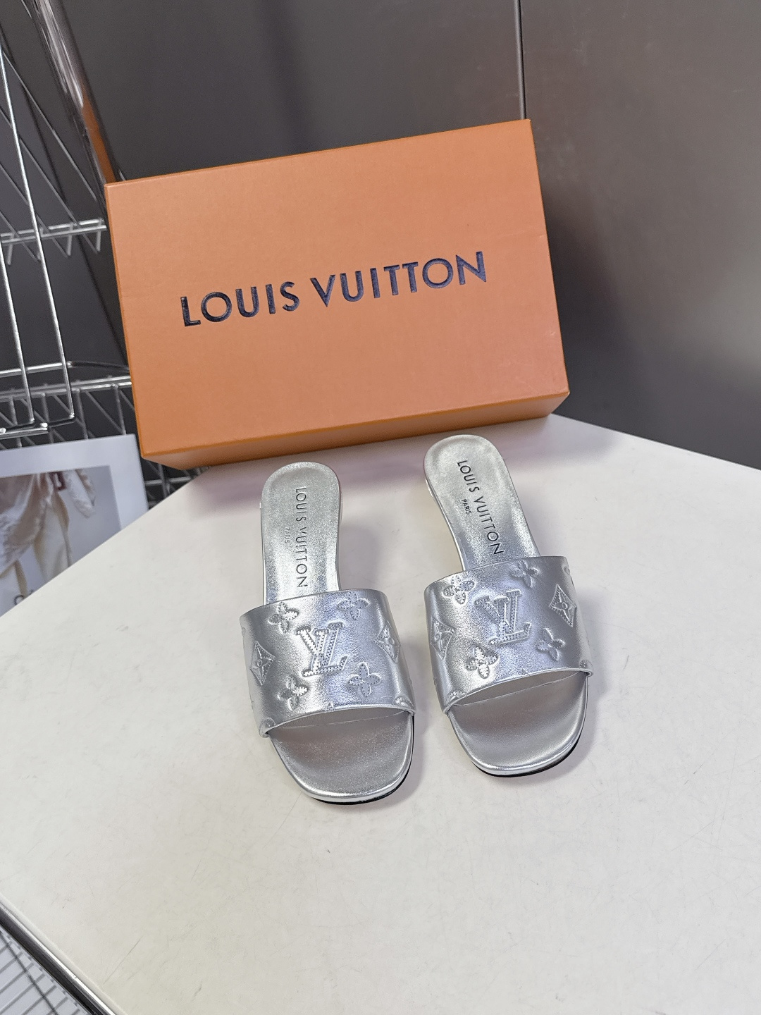 Louis Vuitton 路易威登春夏最新款时装鞋 春夏秀场出镜率最高的一款单品 超多名模上脚 简约大
