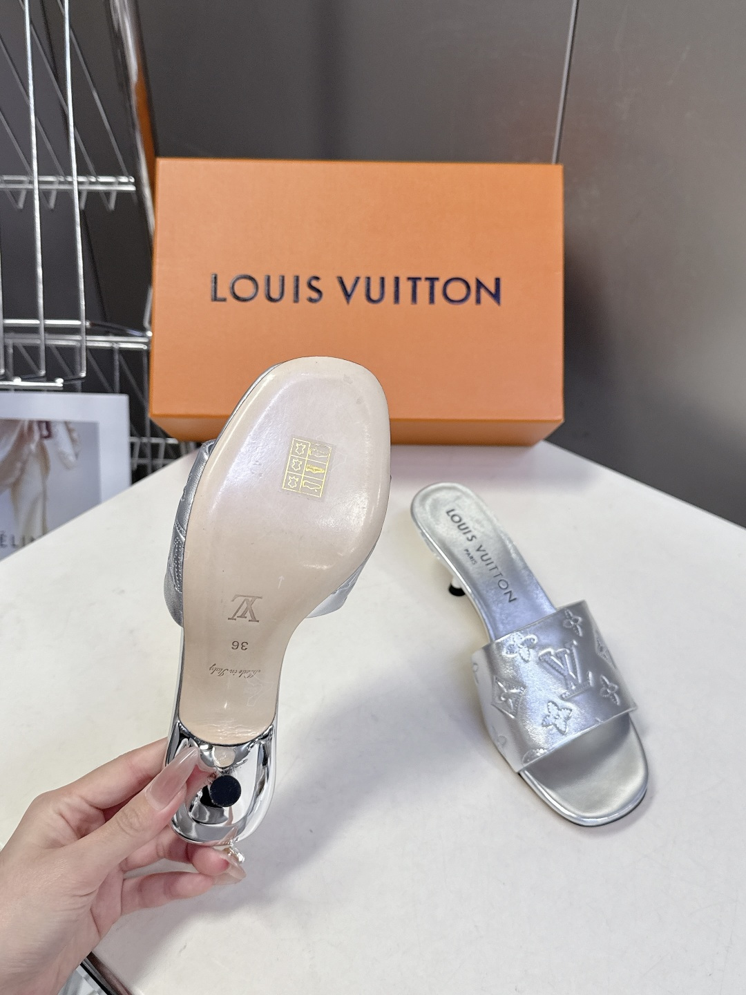 Louis Vuitton 路易威登春夏最新款时装鞋 春夏秀场出镜率最高的一款单品 超多名模上脚 简约大