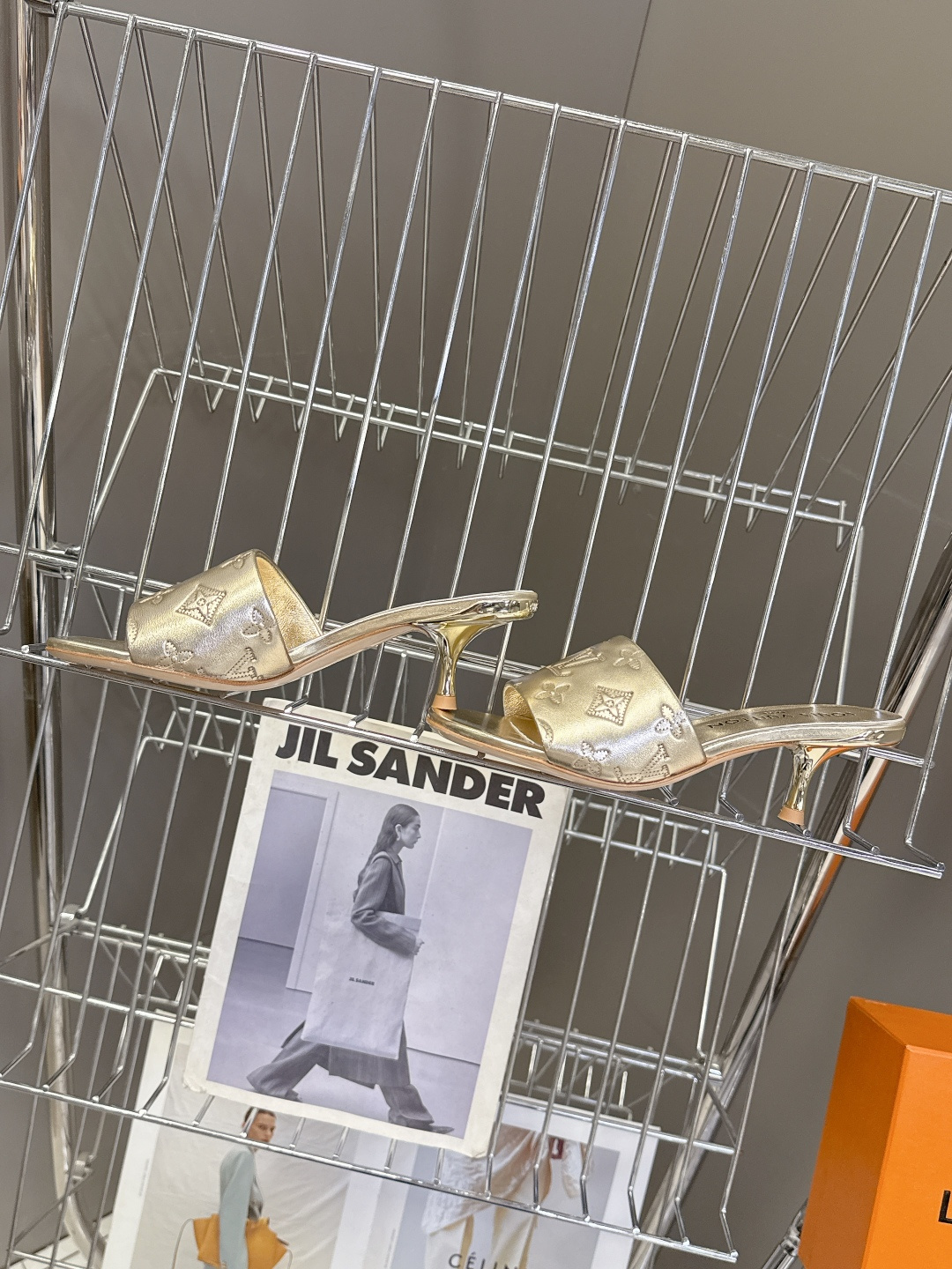 Louis Vuitton 路易威登春夏最新款时装鞋 春夏秀场出镜率最高的一款单品 超多名模上脚 简约大