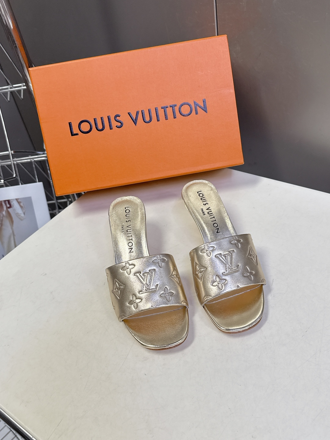 Louis Vuitton 路易威登春夏最新款时装鞋 春夏秀场出镜率最高的一款单品 超多名模上脚 简约大