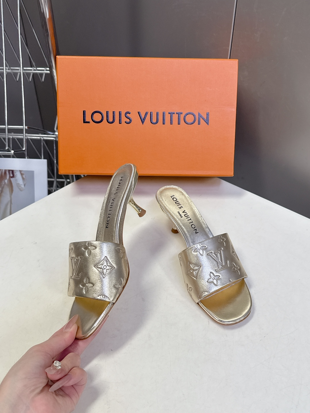 Louis Vuitton 路易威登春夏最新款时装鞋 春夏秀场出镜率最高的一款单品 超多名模上脚 简约大