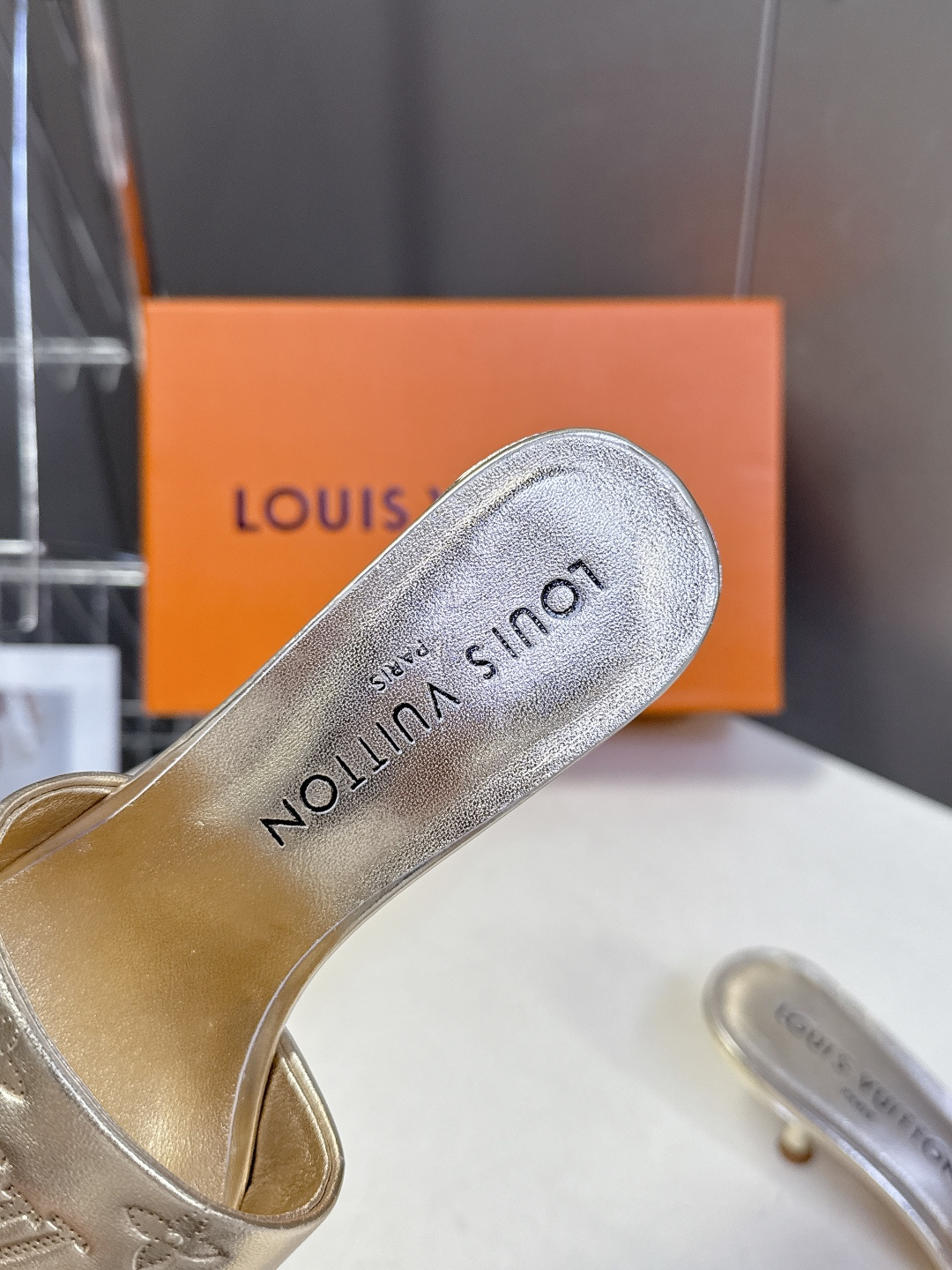 Louis Vuitton 路易威登春夏最新款时装鞋 春夏秀场出镜率最高的一款单品 超多名模上脚 简约大