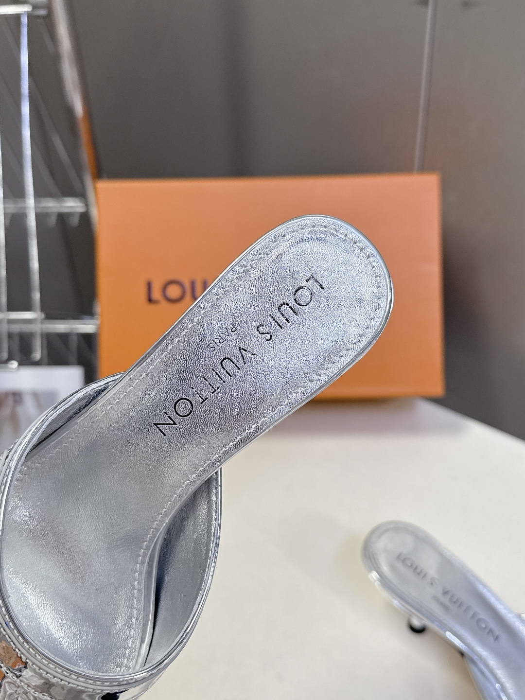 Louis Vuitton 路易威登春夏最新款时装鞋 春夏秀场出镜率最高的一款单品 超多名模上脚 简约大