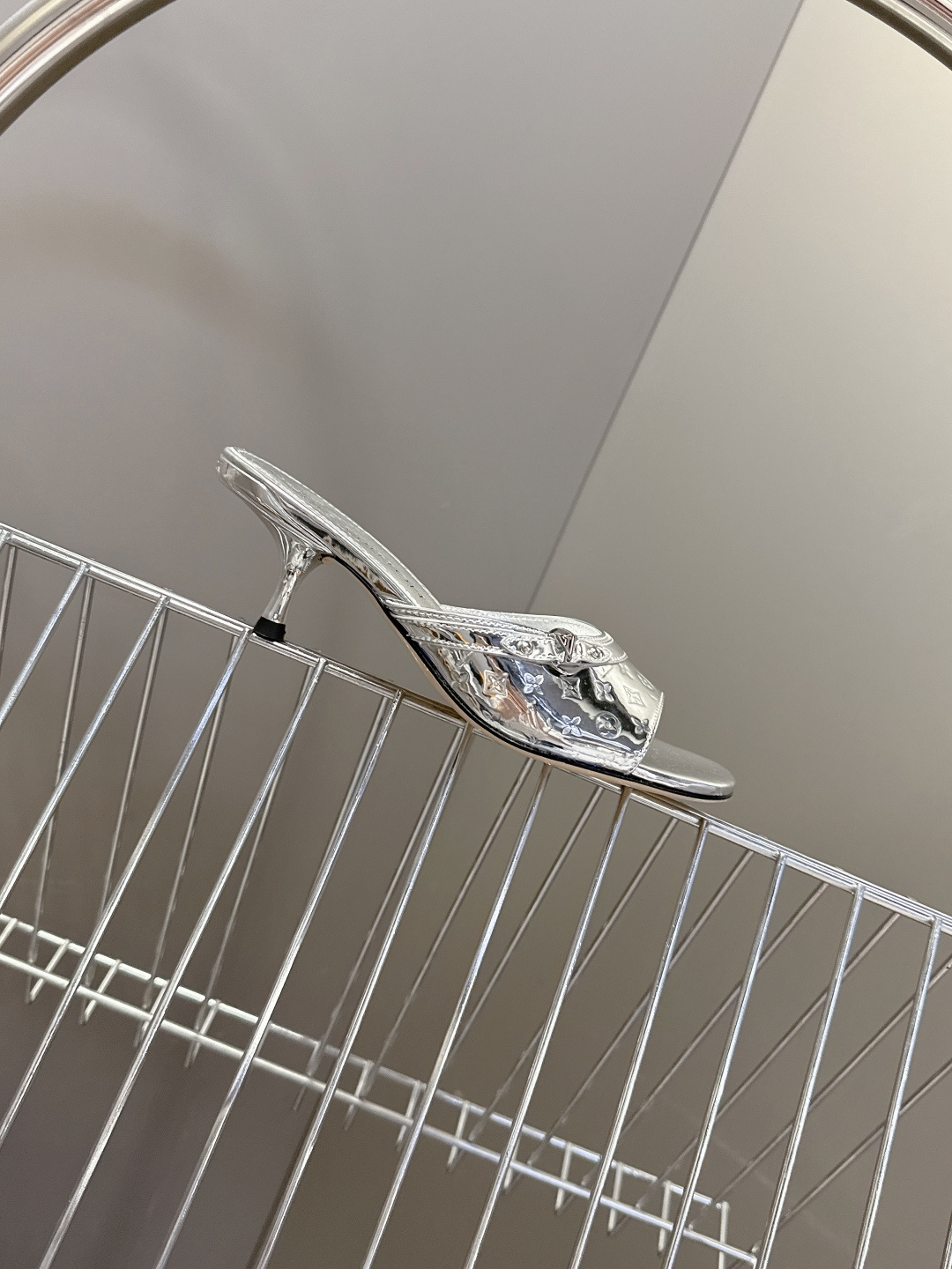 Louis Vuitton 路易威登春夏最新款时装鞋 春夏秀场出镜率最高的一款单品 超多名模上脚 简约大