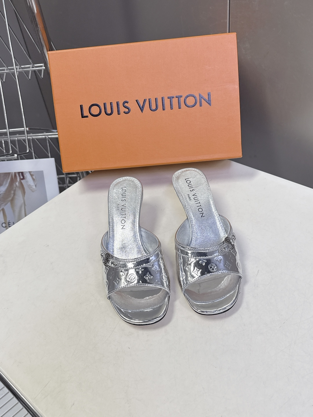 Louis Vuitton 路易威登春夏最新款时装鞋 春夏秀场出镜率最高的一款单品 超多名模上脚 简约大