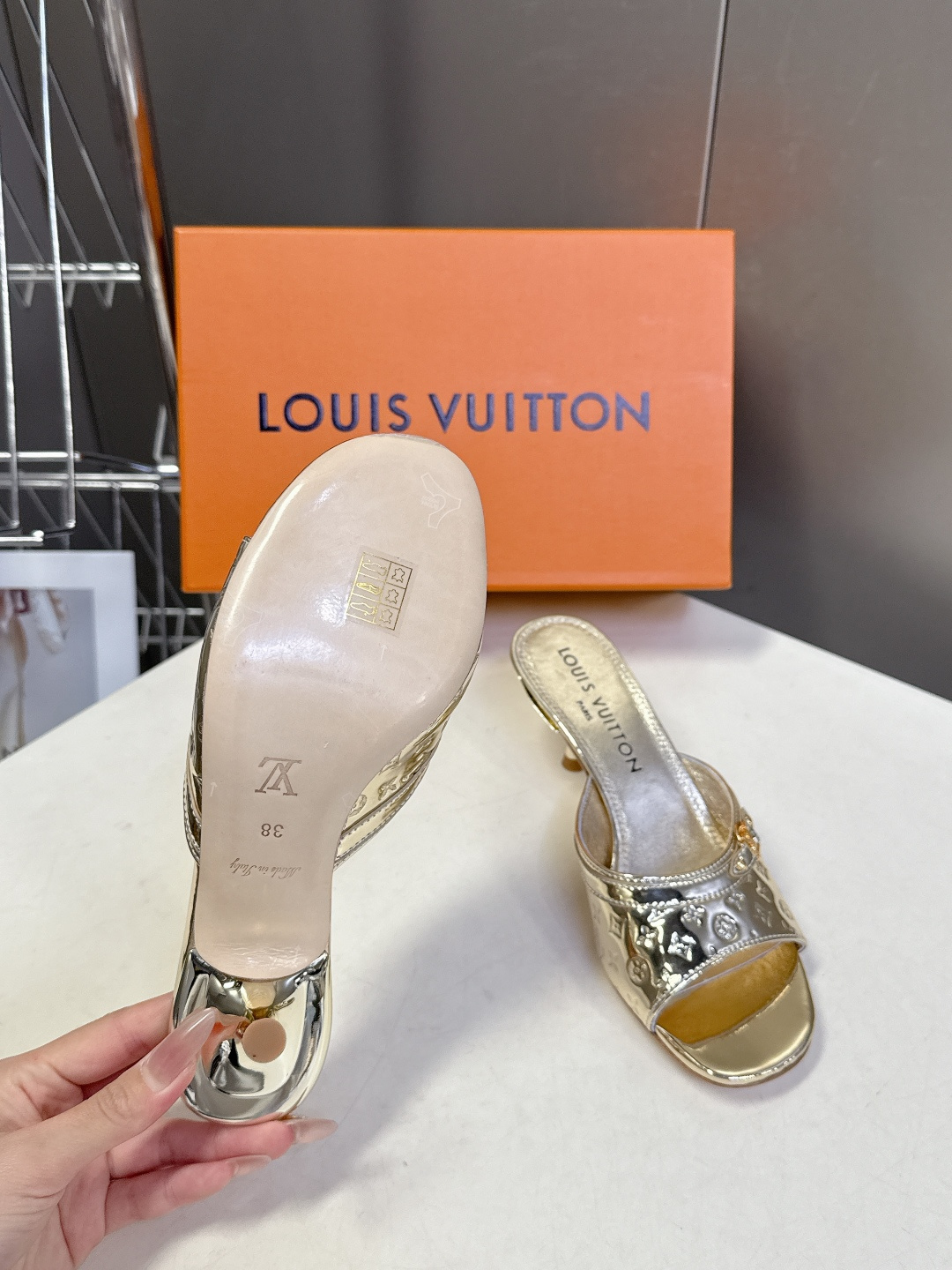 Louis Vuitton 路易威登春夏最新款时装鞋 春夏秀场出镜率最高的一款单品 超多名模上脚 简约大