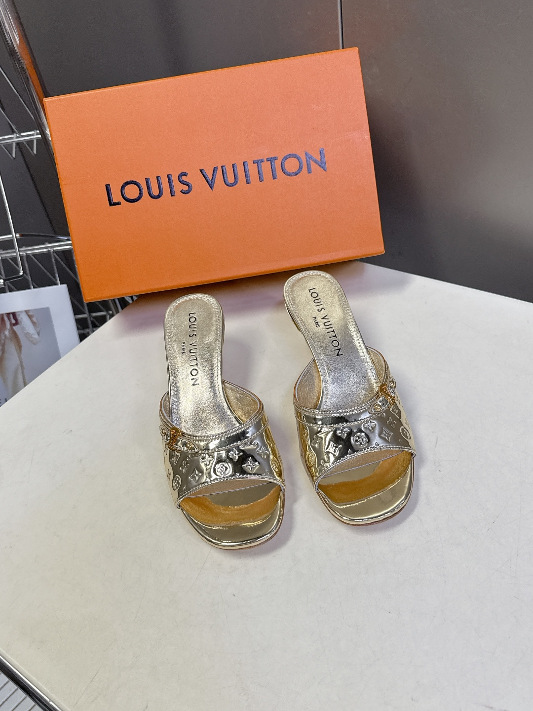 Louis Vuitton 路易威登春夏最新款时装鞋 春夏秀场出镜率最高的一款单品 超多名模上脚 简约大