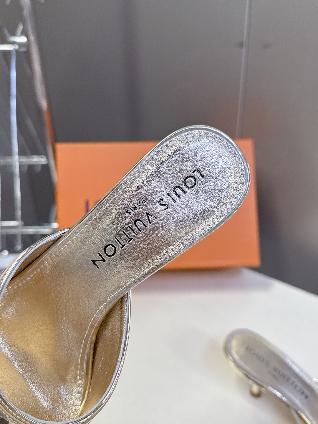 Louis Vuitton 路易威登春夏最新款时装鞋 春夏秀场出镜率最高的一款单品 超多名模上脚 简约大