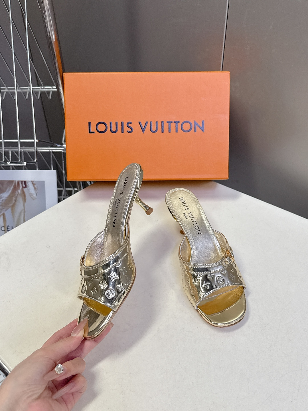 Louis Vuitton 路易威登春夏最新款时装鞋 春夏秀场出镜率最高的一款单品 超多名模上脚 简约大