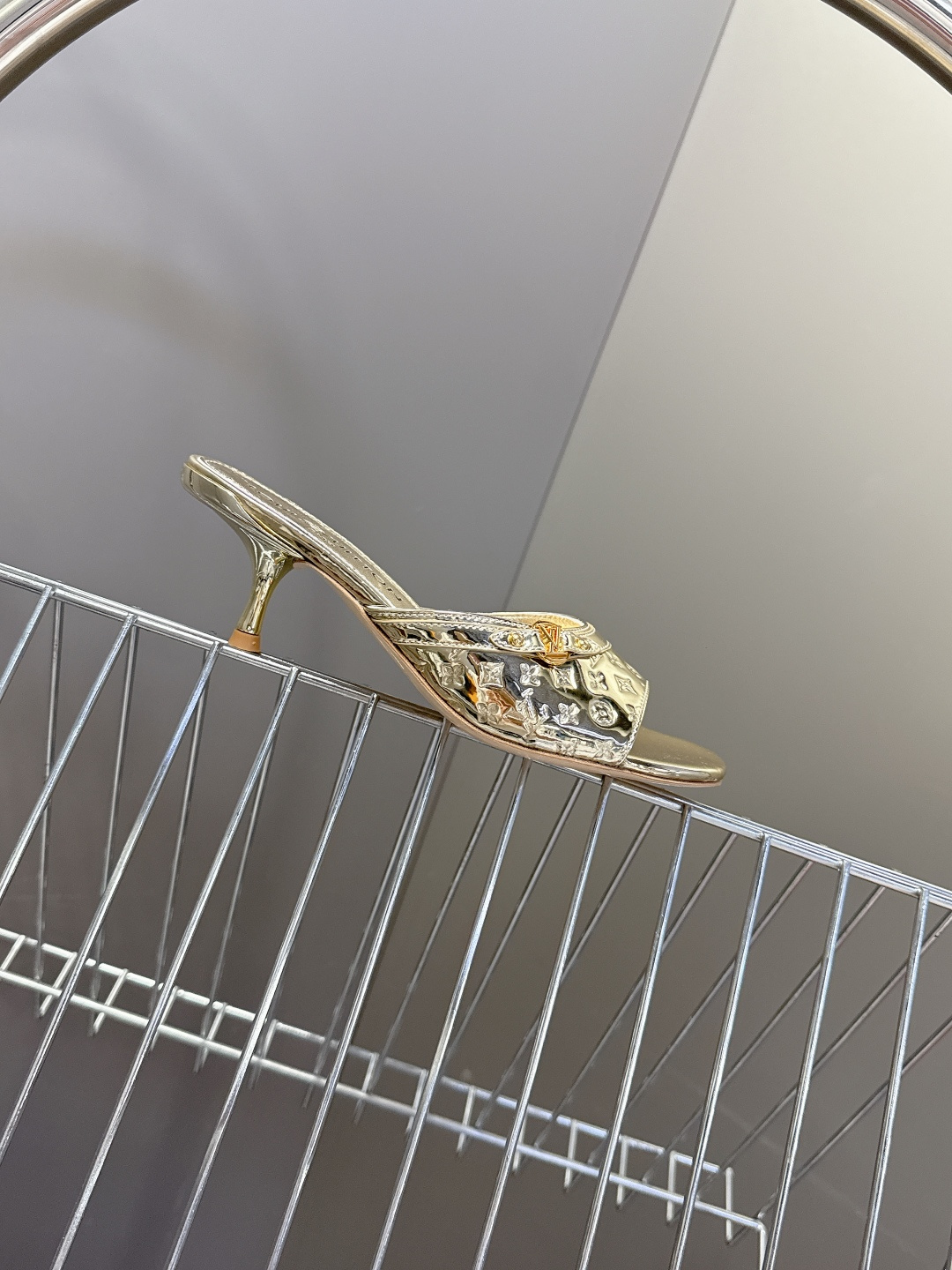 Louis Vuitton 路易威登春夏最新款时装鞋 春夏秀场出镜率最高的一款单品 超多名模上脚 简约大