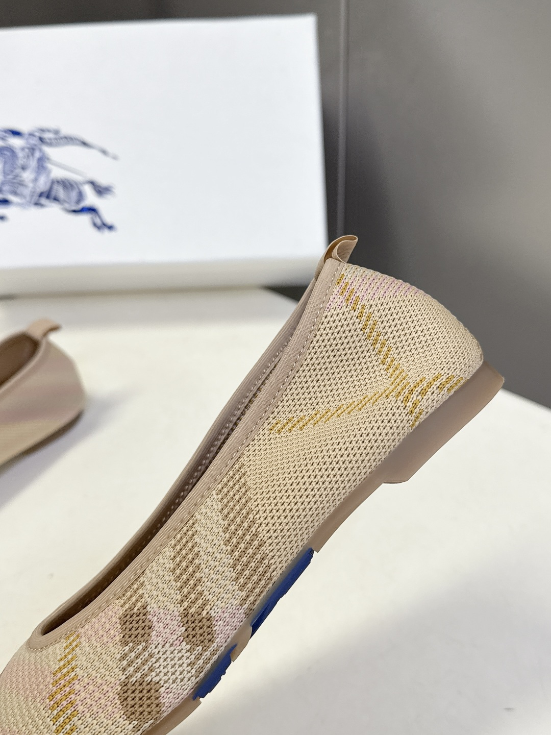 巴宝莉Burberry2026春夏最新款玛丽珍鞋超多明星时尚博主种草 细节满满的都是品牌元素 品牌价值拉