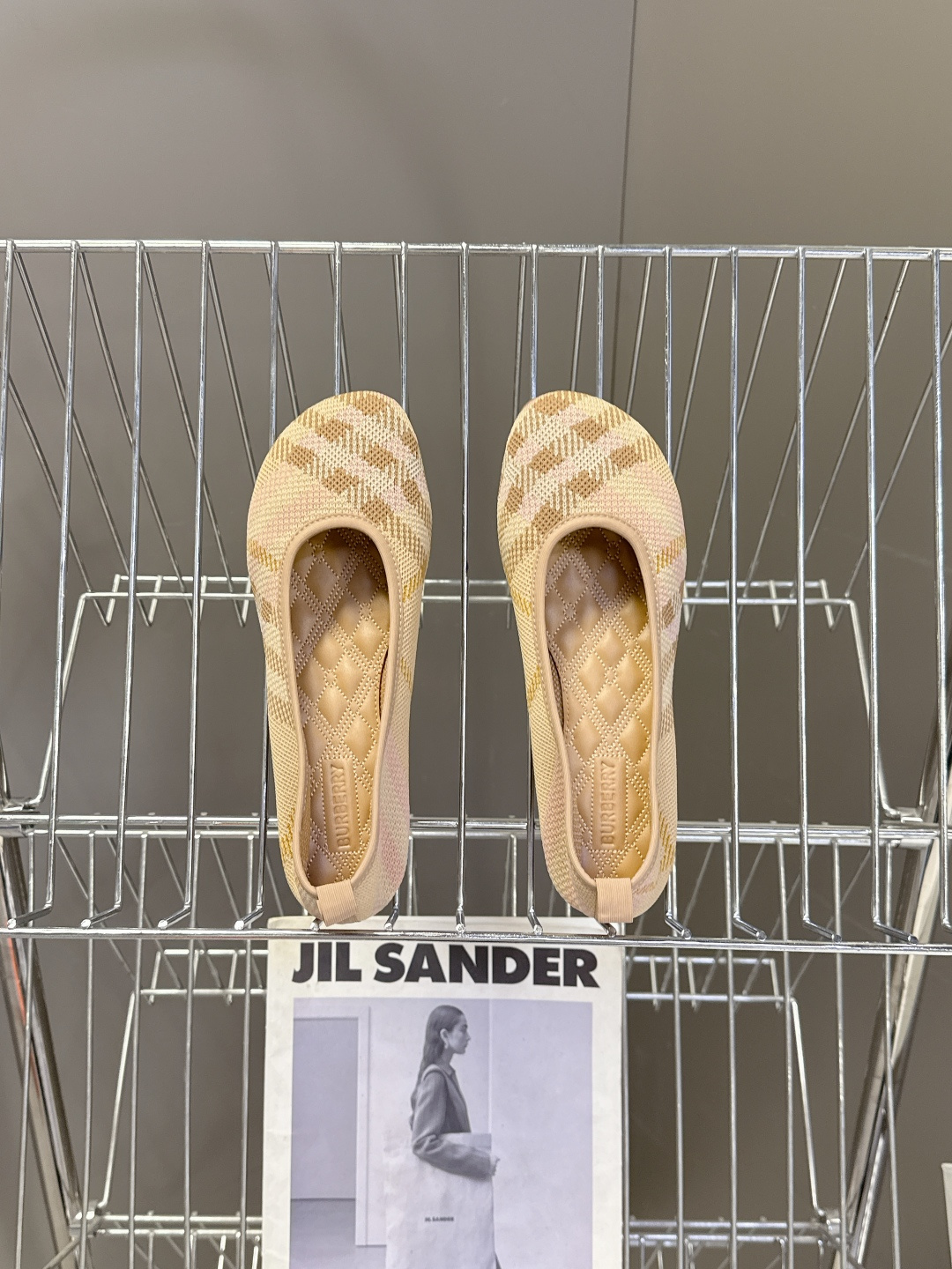 巴宝莉Burberry2026春夏最新款玛丽珍鞋超多明星时尚博主种草 细节满满的都是品牌元素 品牌价值拉