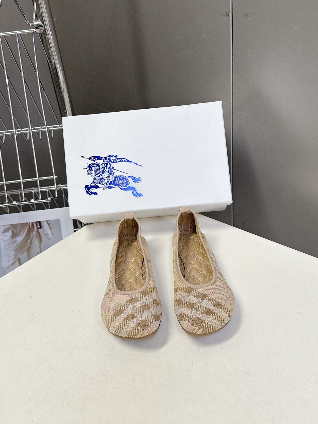 巴宝莉Burberry2026春夏最新款玛丽珍鞋超多明星时尚博主种草 细节满满的都是品牌元素 品牌价值拉