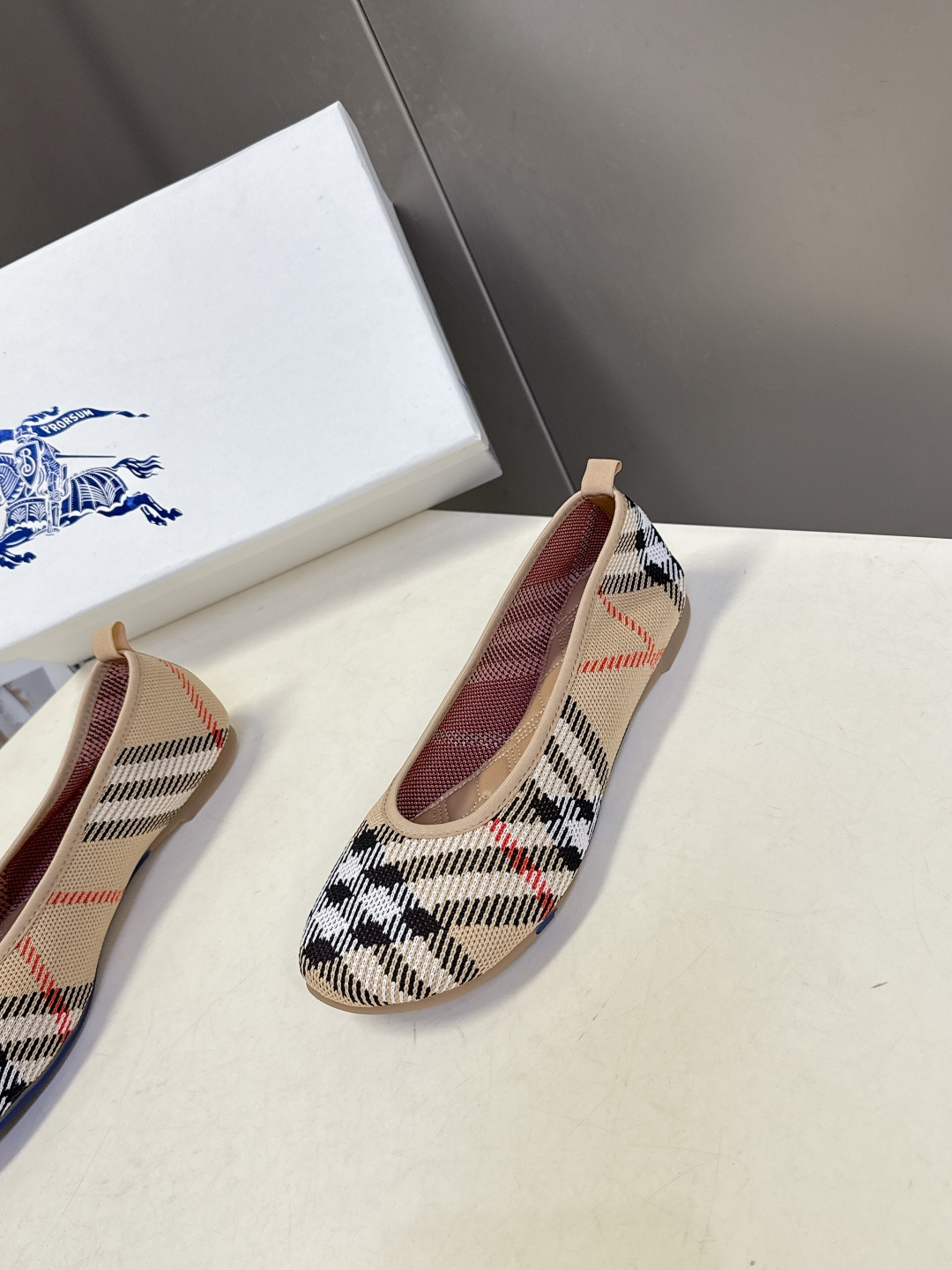 巴宝莉Burberry2026春夏最新款玛丽珍鞋超多明星时尚博主种草 细节满满的都是品牌元素 品牌价值拉