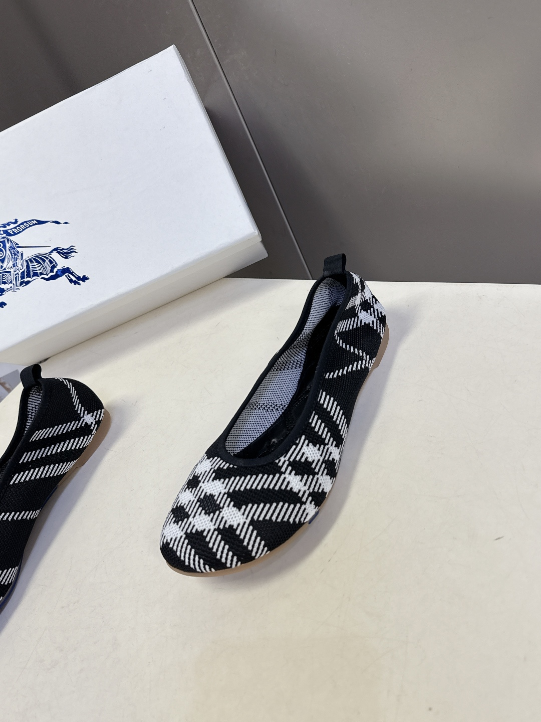 巴宝莉Burberry2026春夏最新款玛丽珍鞋超多明星时尚博主种草 细节满满的都是品牌元素 品牌价值拉