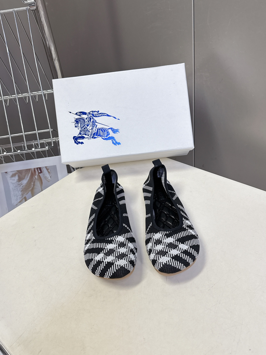 巴宝莉Burberry2026春夏最新款玛丽珍鞋超多明星时尚博主种草 细节满满的都是品牌元素 品牌价值拉