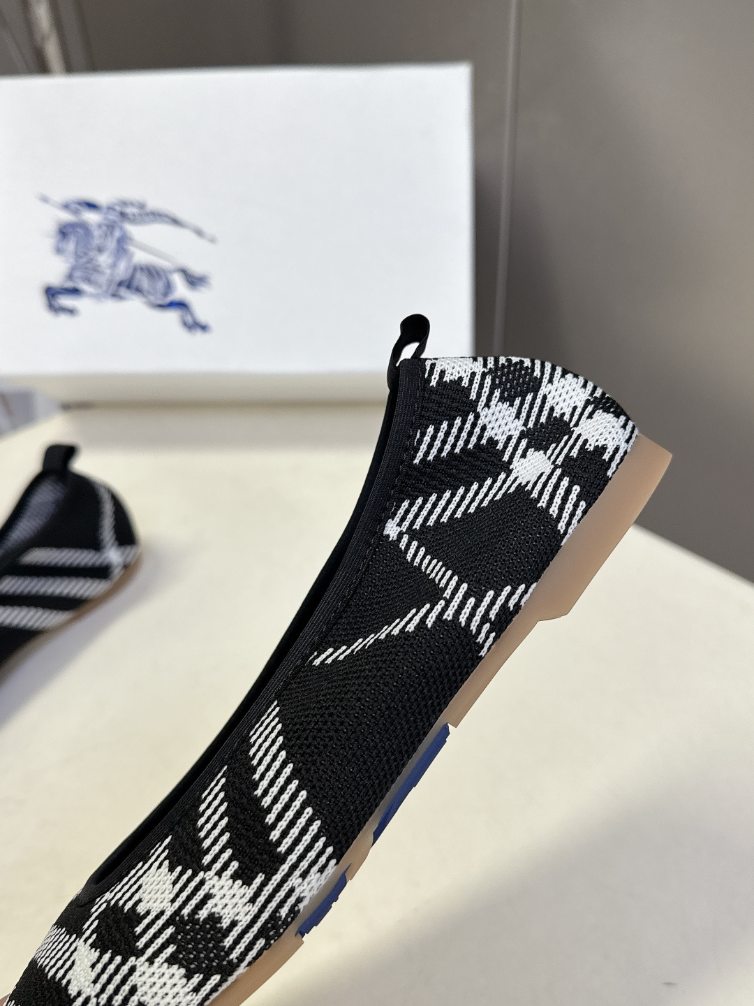 巴宝莉Burberry2026春夏最新款玛丽珍鞋超多明星时尚博主种草 细节满满的都是品牌元素 品牌价值拉